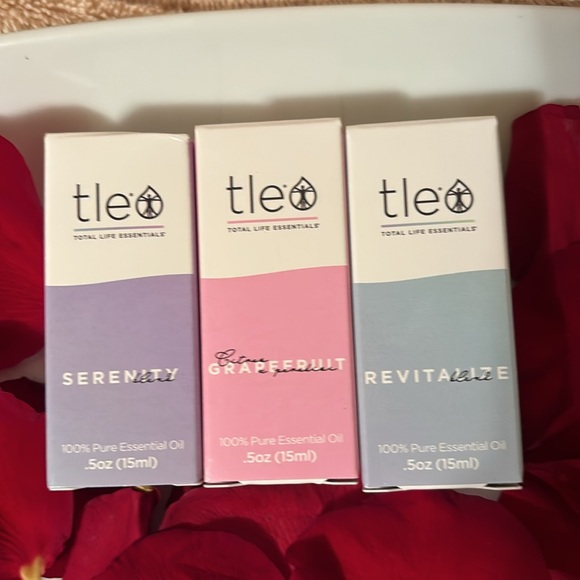 TOTAL LIFE ESSENTIALS TLE OILS 3 PIECE SET: SERENITY, GRAPEFRUIT AND REVITALIZE - Picture 12 of 16